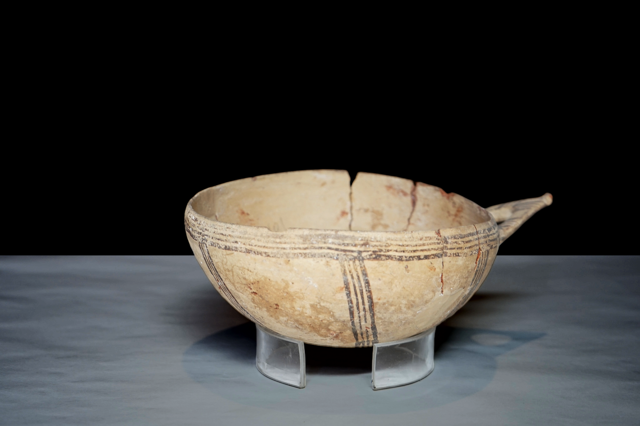 Bowl. White Slip II ware, Late Bronze Age